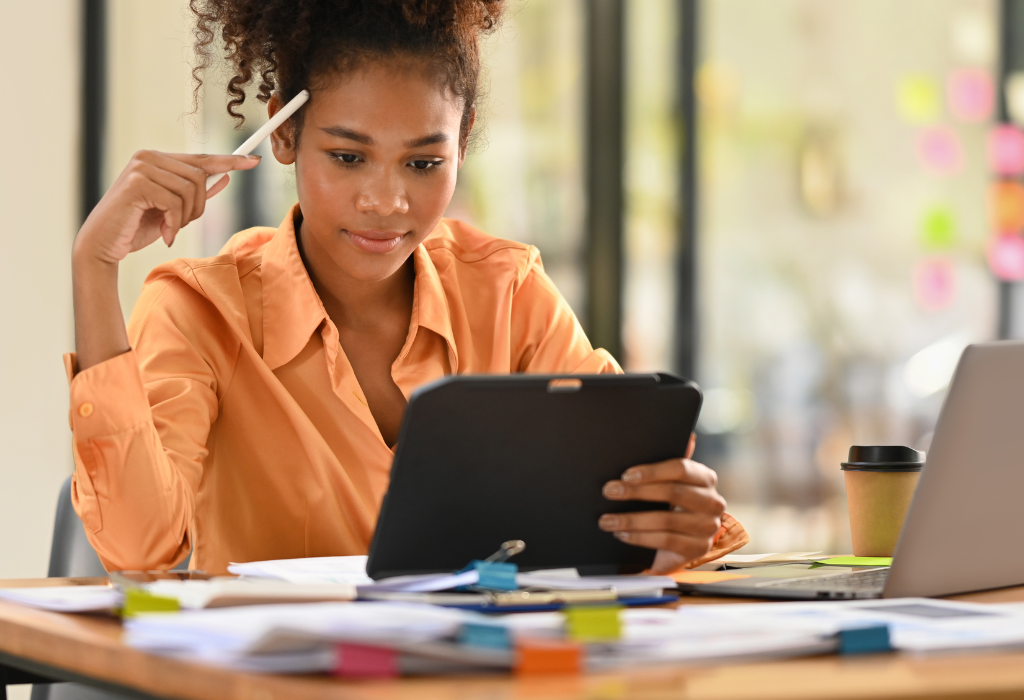 Business Ideas For Ladies - Dropshipping with AI Tools